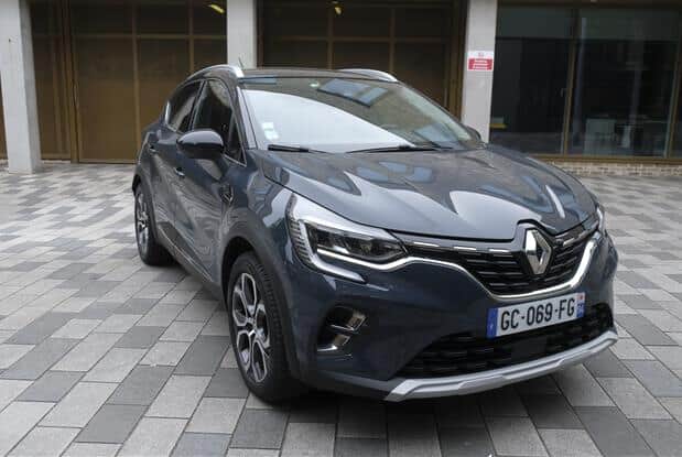 Left-hand drive Renault Captur 1.3 TCe RS Line EDC Automatic