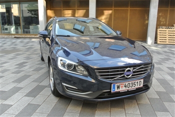 Left-hand drive Volvo V60 D2 Automatic Momentum